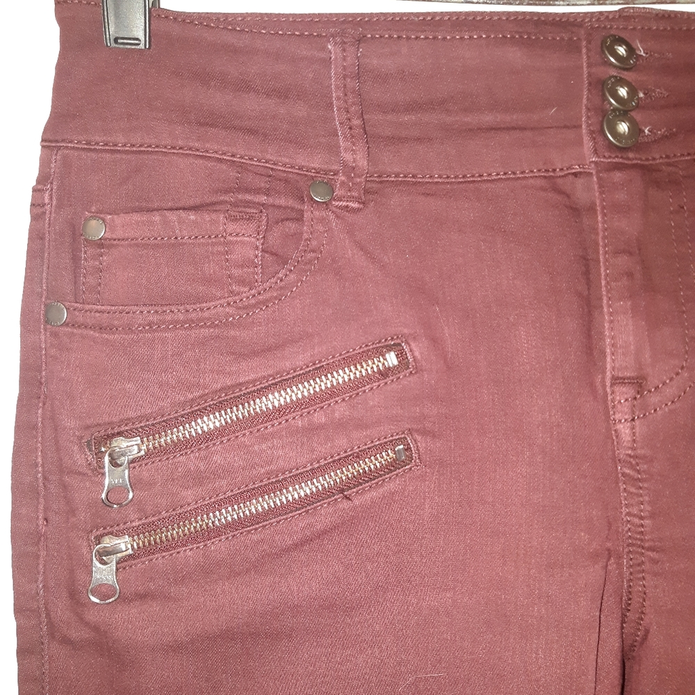 Torrid size 14Maroon full length zipper Jegging.